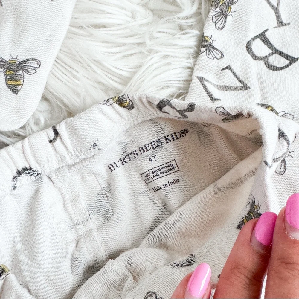 Burt's Bees | Organic Cotton Unisex A BEE C’s Alphabet Pajamas - Picture 2 of 8